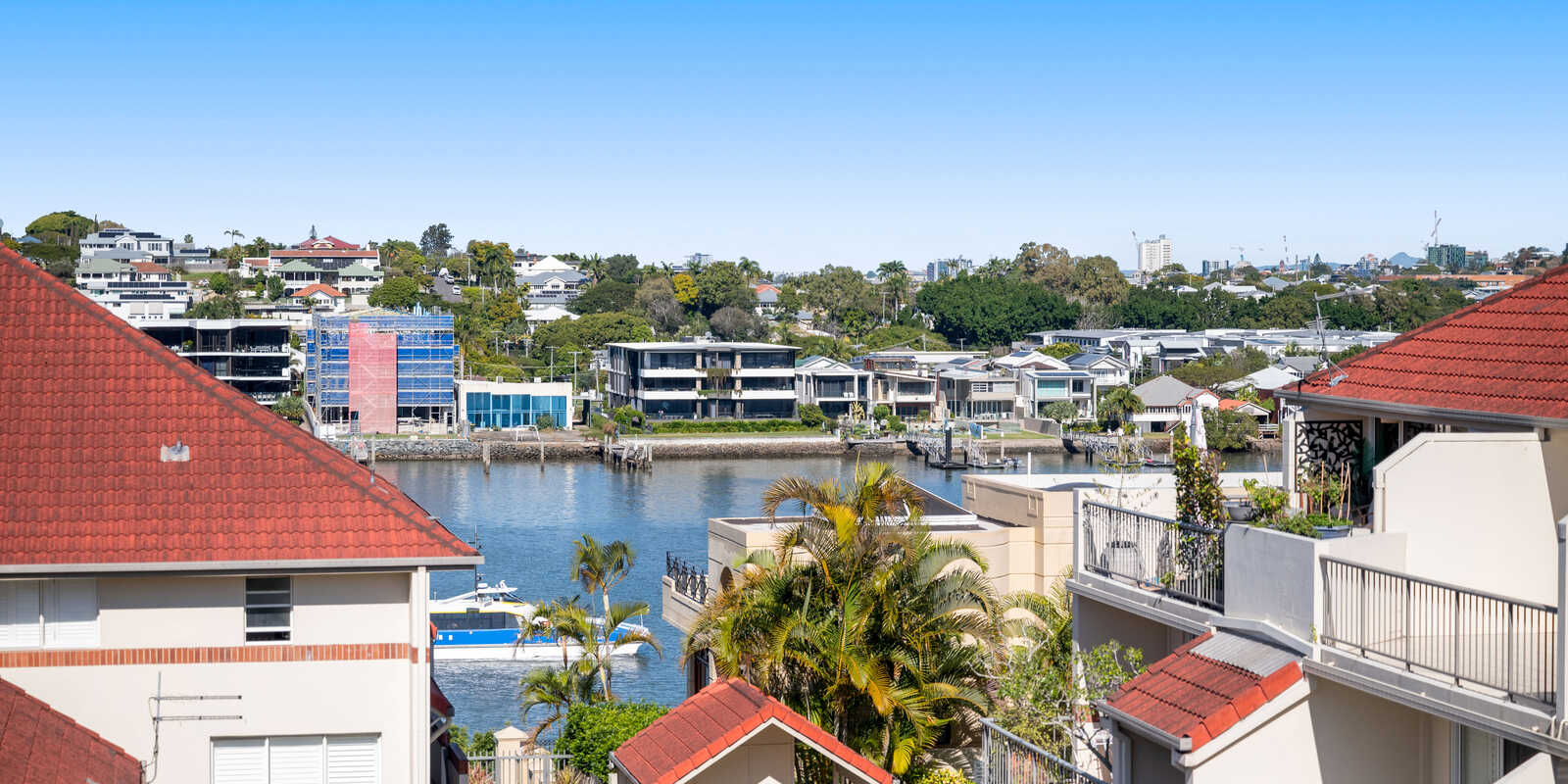 24/17 Whyenbah Street Hamilton