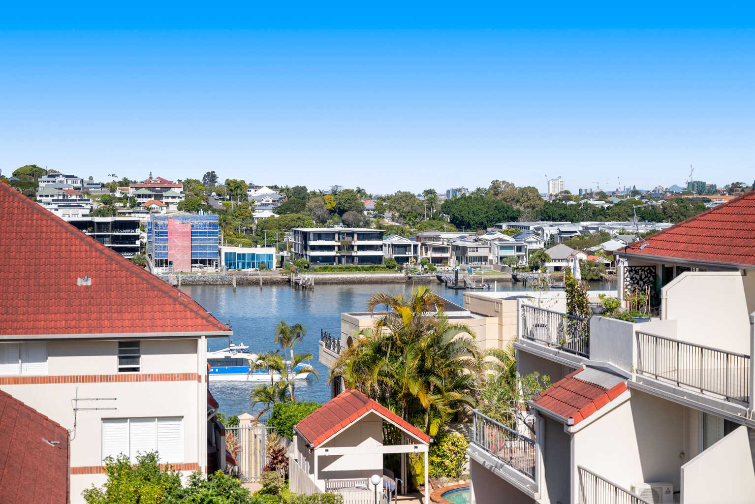 24/17 Whyenbah Street Hamilton