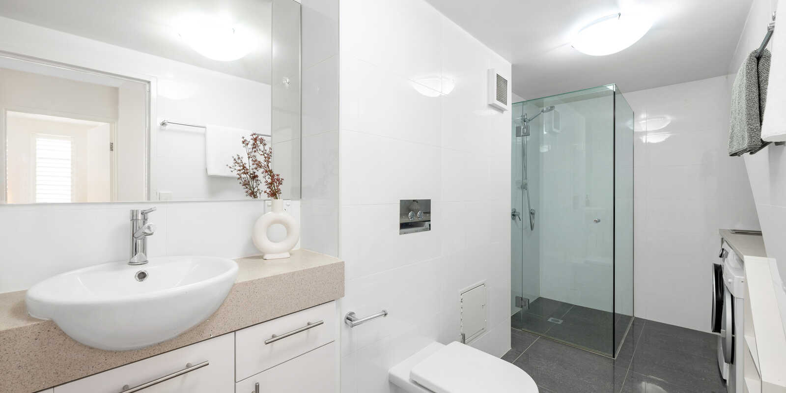 24/17 Whyenbah Street Hamilton