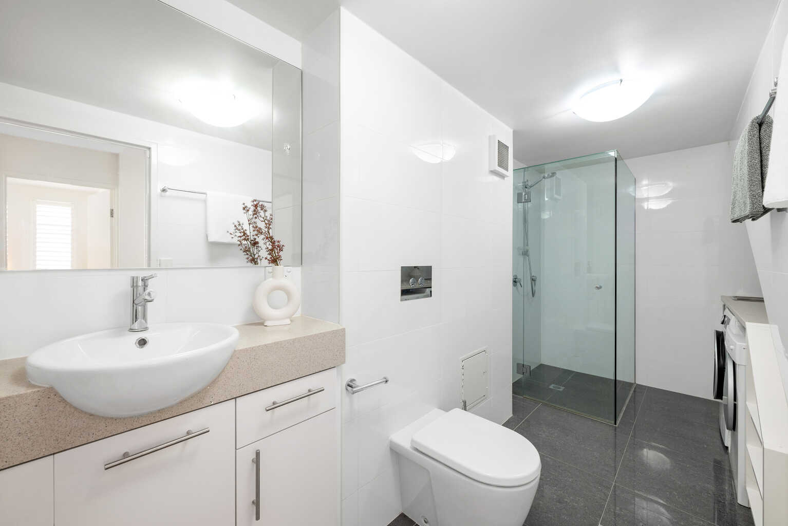 24/17 Whyenbah Street Hamilton