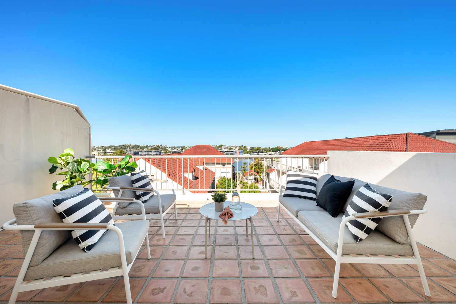 24/17 Whyenbah Street Hamilton