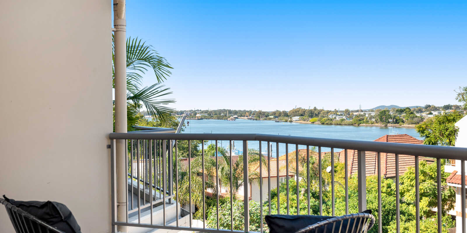 24/17 Whyenbah Street Hamilton