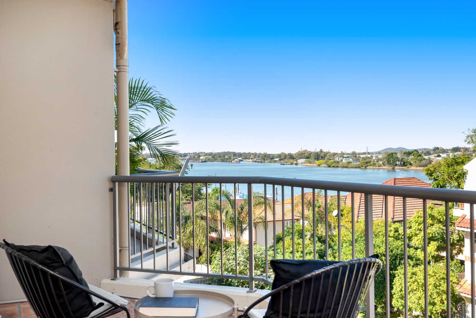 24/17 Whyenbah Street Hamilton